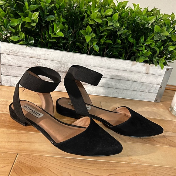 Steve Madden Pointed Toe Flats - Stretch Ankle Strap - Picture 4 of 6